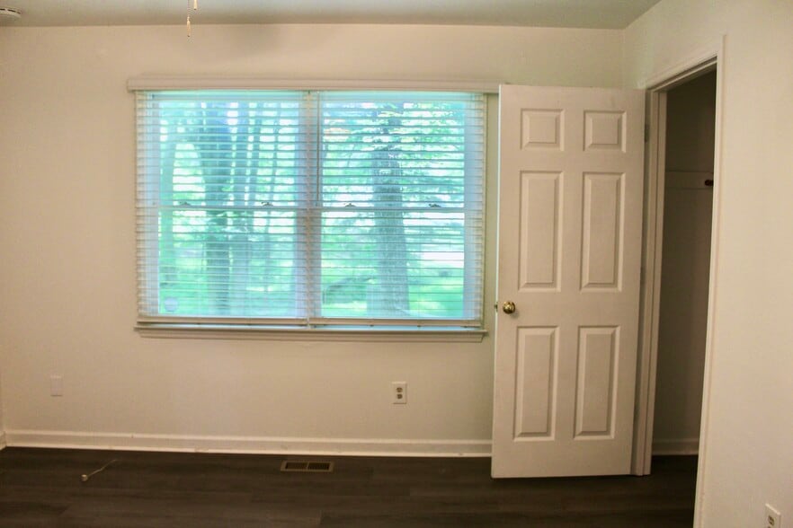 Bedroom 2 - 8212 S Lowell Rd