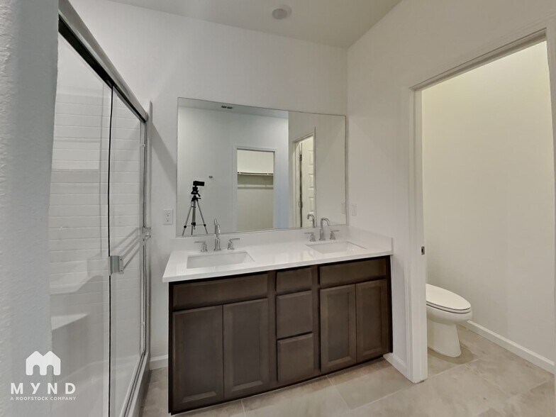 Building Photo - 1688 Bullock Dr