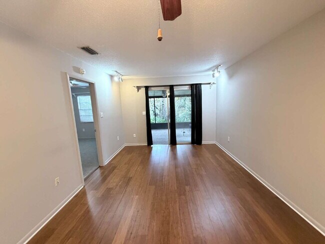 Building Photo - 141 Fernery Rd