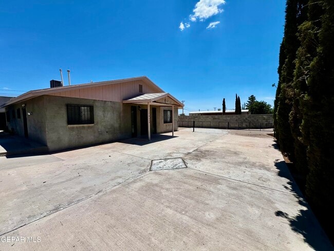 Building Photo - 14624 Eston Pl