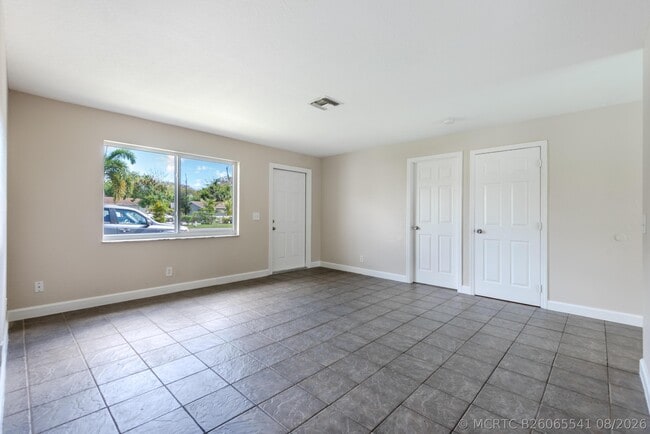 Building Photo - 3482 48th Ln S