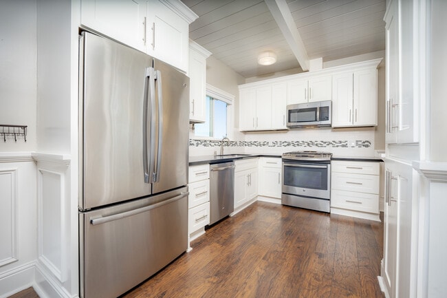 Aqua Terra 2 Bed, 2 Bath Kitchen - Aqua Terra Apartments