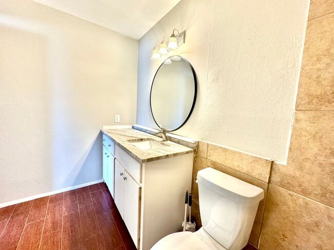 Building Photo - Beautiful Home right next to Hobby Lobby and Remington Park! Self Showing