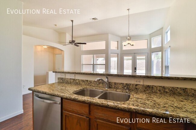 Building Photo - 3226 E Sequoia Dr