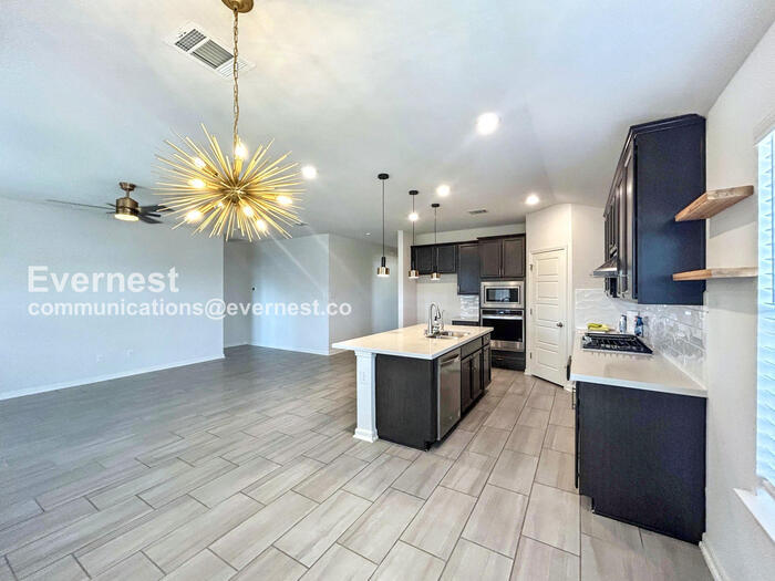 Building Photo - 12002 Benetto Aly