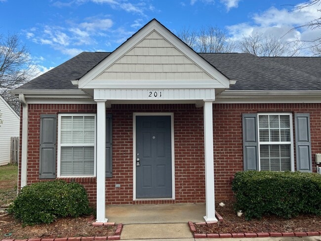 Building Photo - 201 Satomi Way