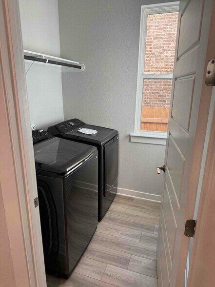 Building Photo - 2205 Stampede Dr