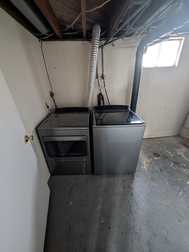 Building Photo - 346 N Main St