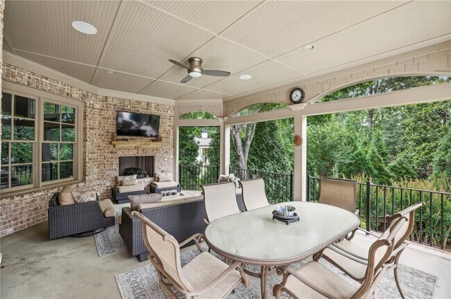 Building Photo - 6285 Aberdeen Dr NE