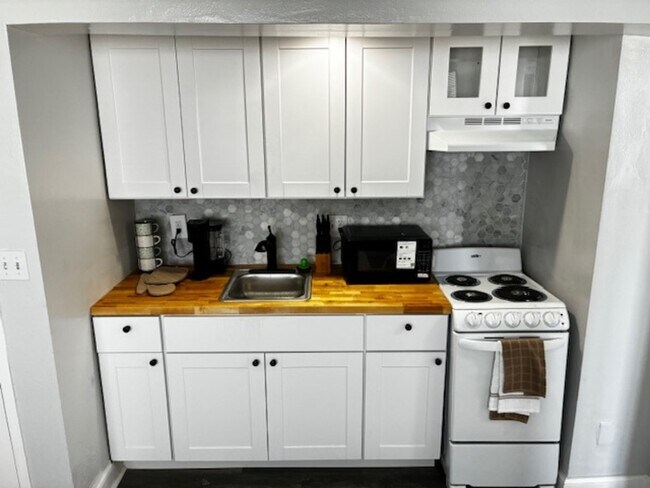 Building Photo - 311 W Ashley St