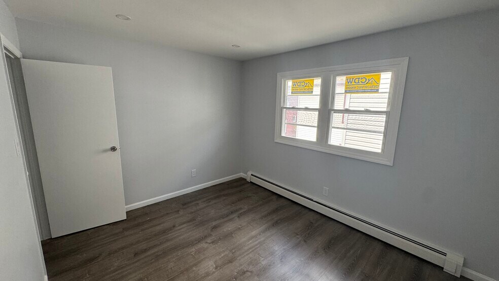 Building Photo - 627 Avenue E