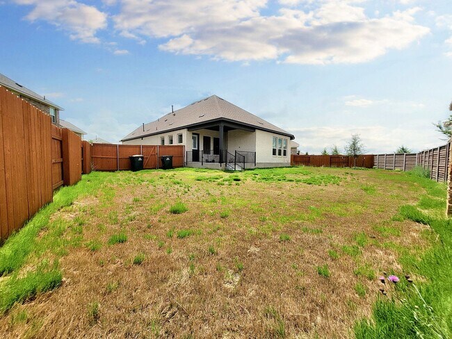 Building Photo - 513 Three Feathers Ct