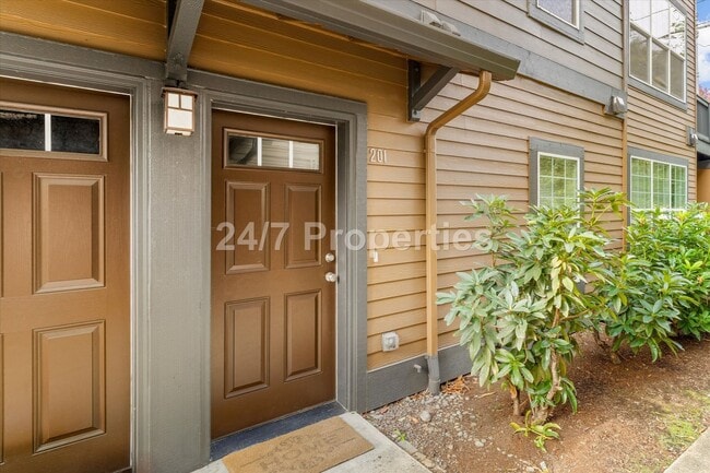Building Photo - *MOVE-IN SPECIAL!* 3 BD I 2.5 BA Beaverton Townhome