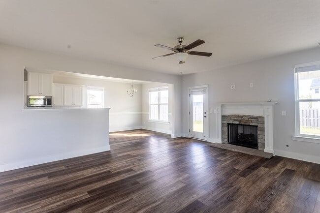 Building Photo - Summerton Beauty!  Ready for your family to make memories in!    ** HOLIDAY SPECIAL! **