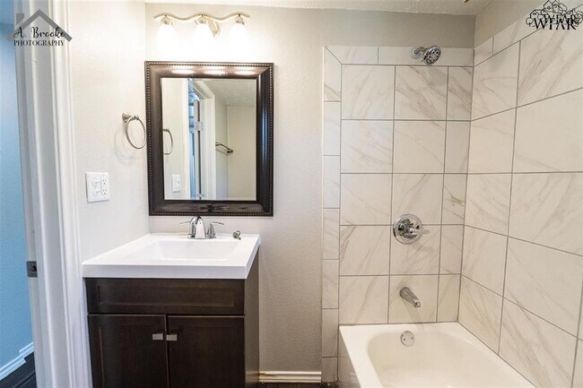 Building Photo - 2172 Ave L