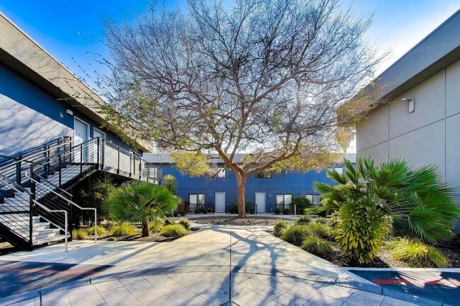 Building Photo - 1662 Hollenbeck Ave