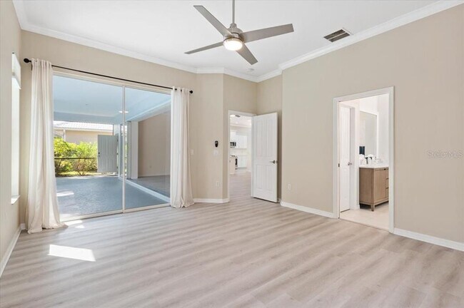 Building Photo - 700 Silk Oak Dr