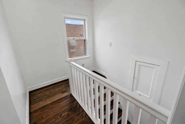 Building Photo - 2210 Busse St