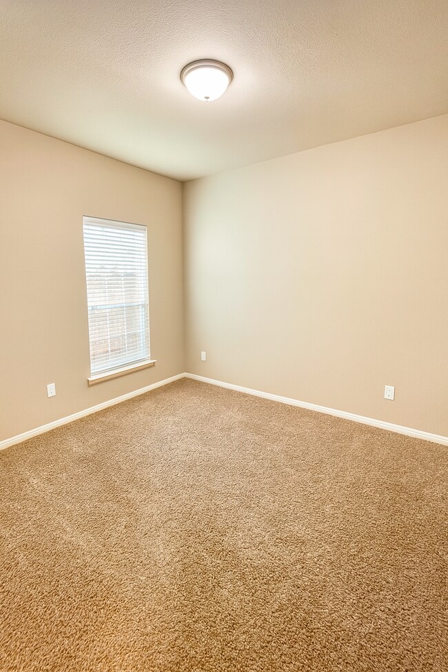 Building Photo - 219 Chering Dr