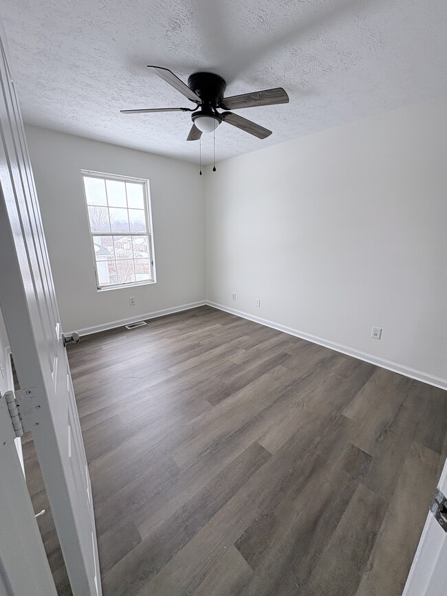 Building Photo - 122 Karen Ct