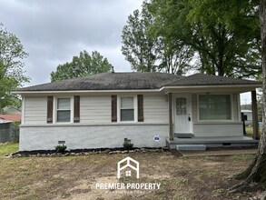 Building Photo - Charming 3BR Collierville Cottage | Hardwood Floors & Massive Fenced Yard