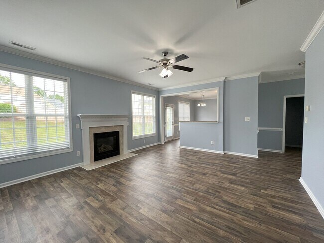 Building Photo - 783 Hay River St