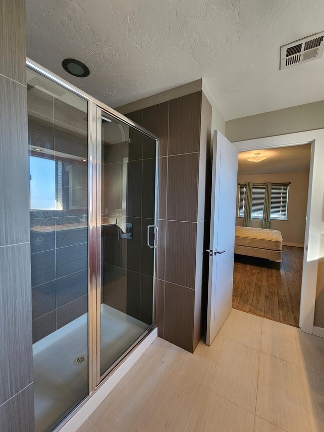 Building Photo - 549 Chetco Ave