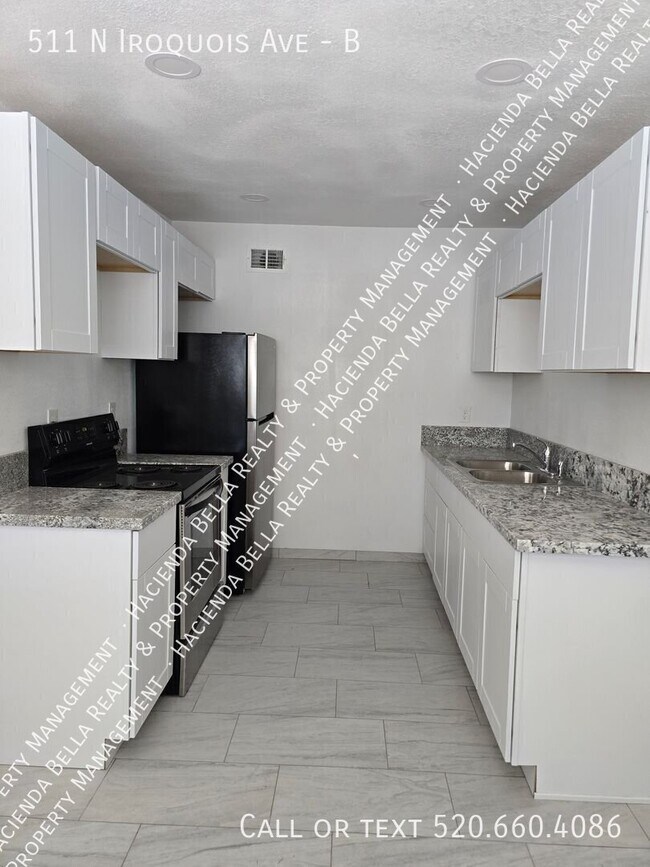 Building Photo - 511 N Iroquois Ave