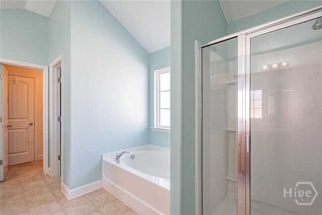 Building Photo - 100 Springcreek Ln