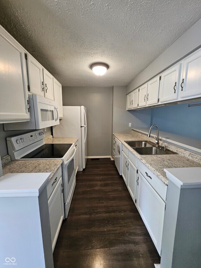 Building Photo - 9459 Timber View Dr