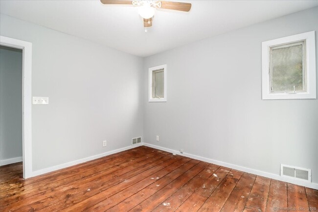 Building Photo - 381 Litchfield Rd