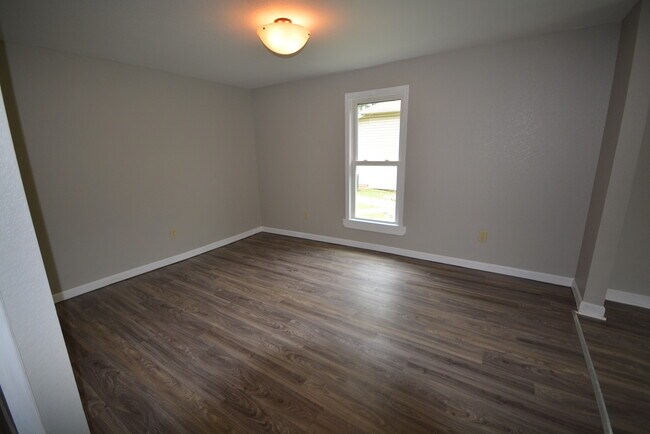 Building Photo - Space, Space & More Space! 3 Bedroom 1 Bath home