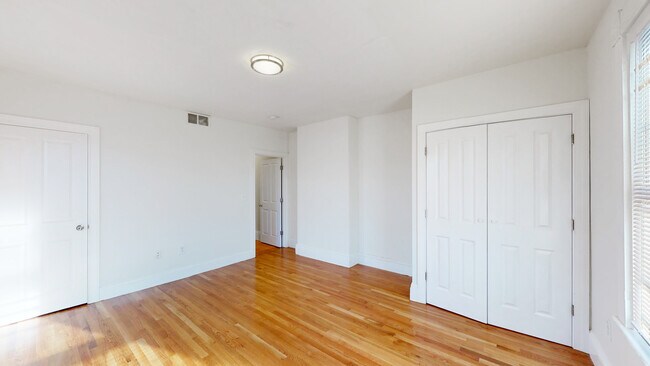 Building Photo - 80 W Cottage St