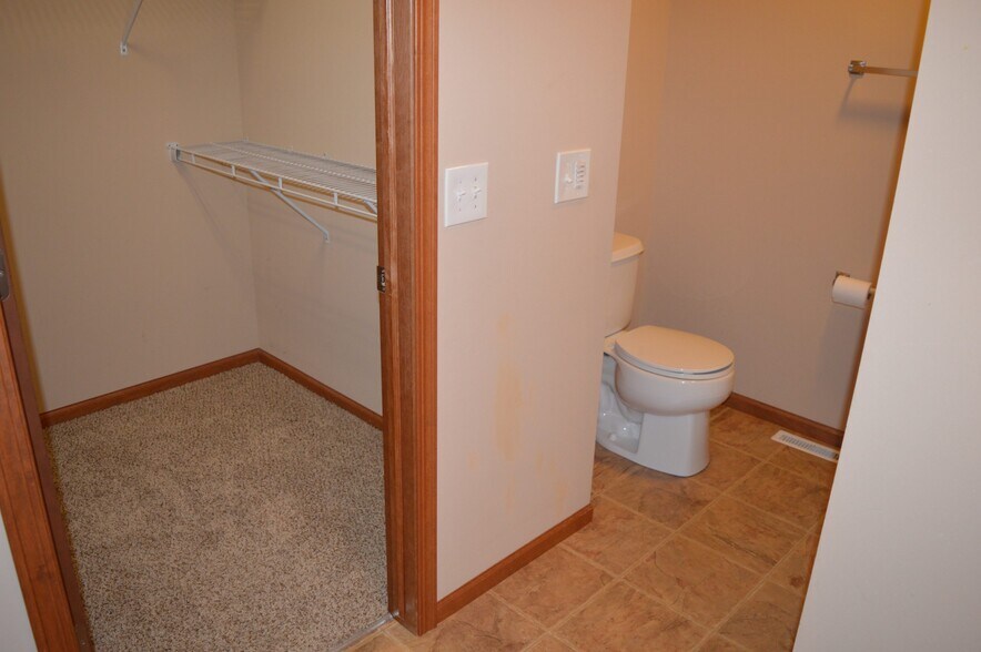 Building Photo - 708 Sundance Dr