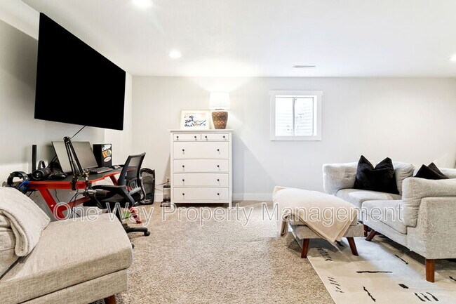 Building Photo - 918 Woodbine Dr