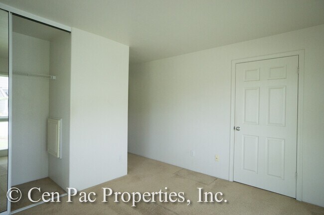 Building Photo - 2 Bed/2 Bath/ 2 Parking Stalls - Close to Waikele Shopping Center and Bus Line