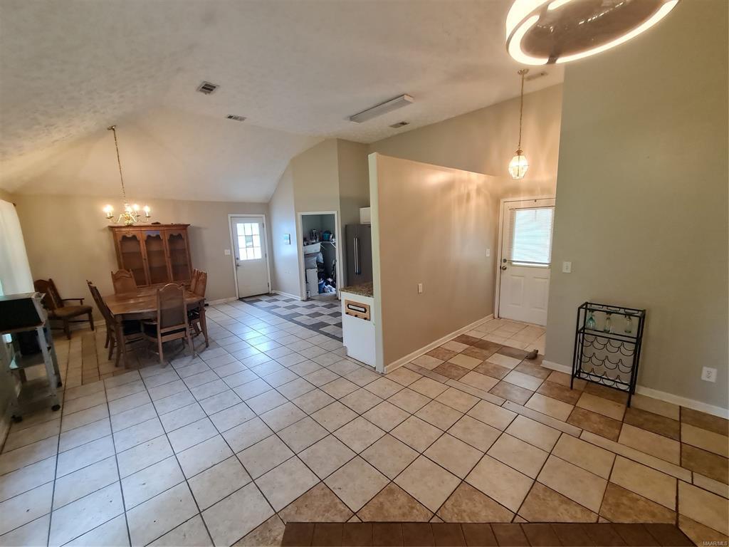 Building Photo - 123 Meadowview Dr