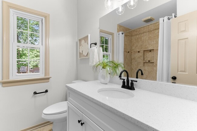 Building Photo - $3,000 / 4 br / 3 ba / 2,012 sqft