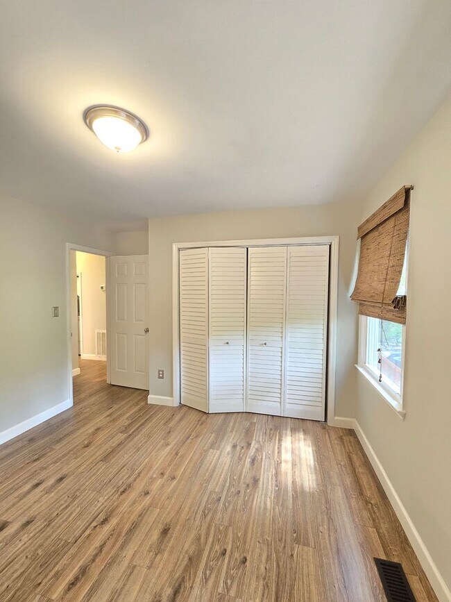 Building Photo - Located in desirable College Acres/Hillsdale area of Wilmington