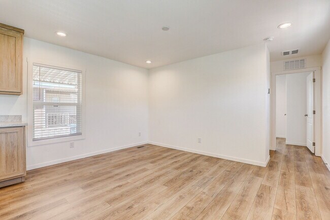 Building Photo - 2627 S Lamb Blvd