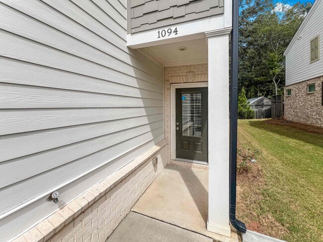 Building Photo - Fantastic 3 BR/2.5 BA Marietta Townhome in...