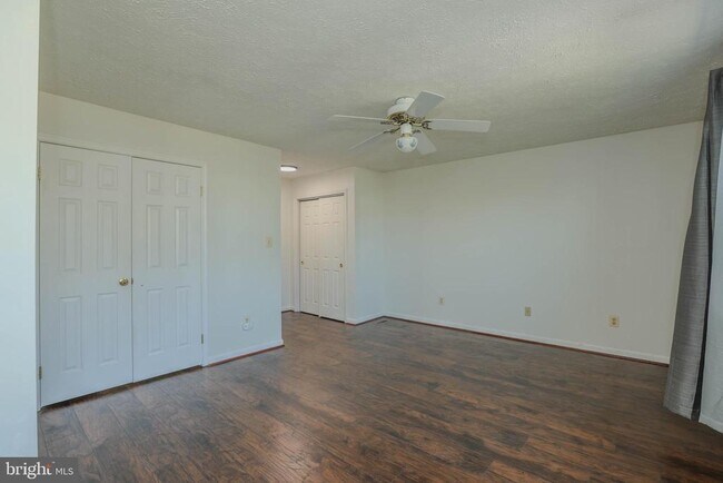 Building Photo - 359 Point to Point Rd