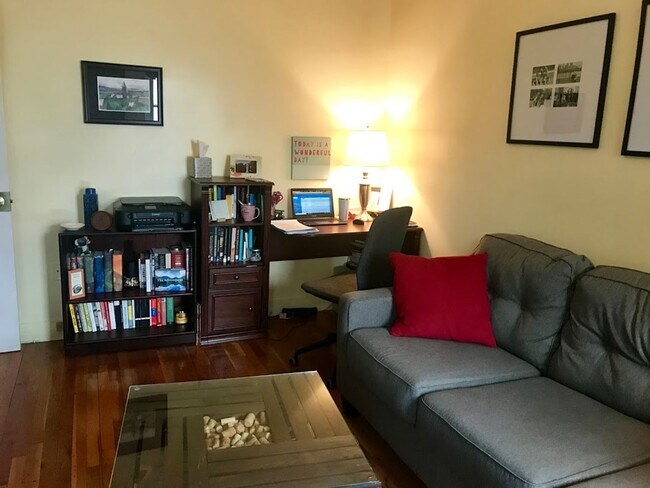 Building Photo - Stunning 1 Bed Right Off the T! Heat/HW In...