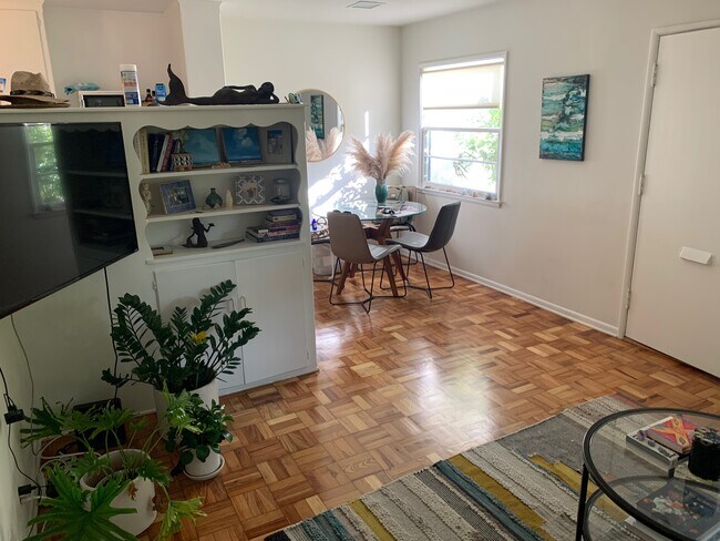 Living Dining Area - 1042 Pearl St