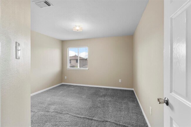 Building Photo - 2423 Pinpoint Dr