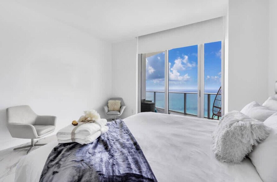 Building Photo - 4111 S Ocean Dr