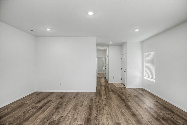 Building Photo - 406 W Cloud Dr