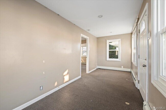 Building Photo - 8 Garfield Ave