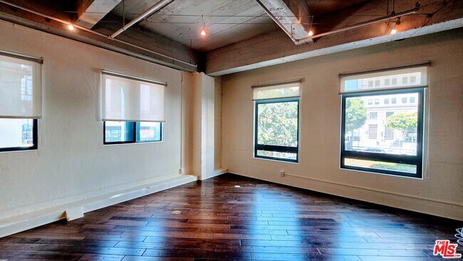 Building Photo - 849 S Broadway