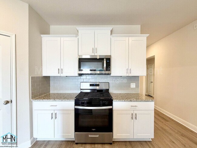 Building Photo - 1405 Redwood Crk